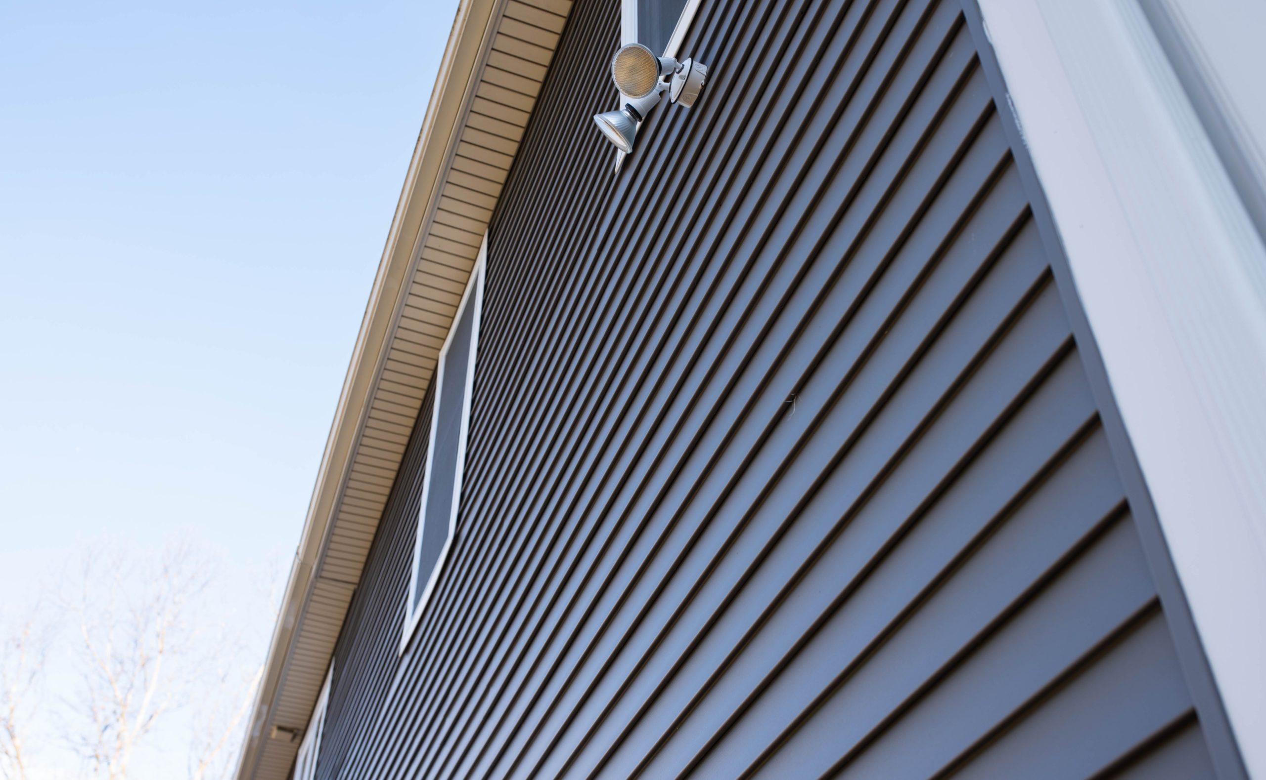 4 Signs It’s Time to Replace Your Vinyl Siding
